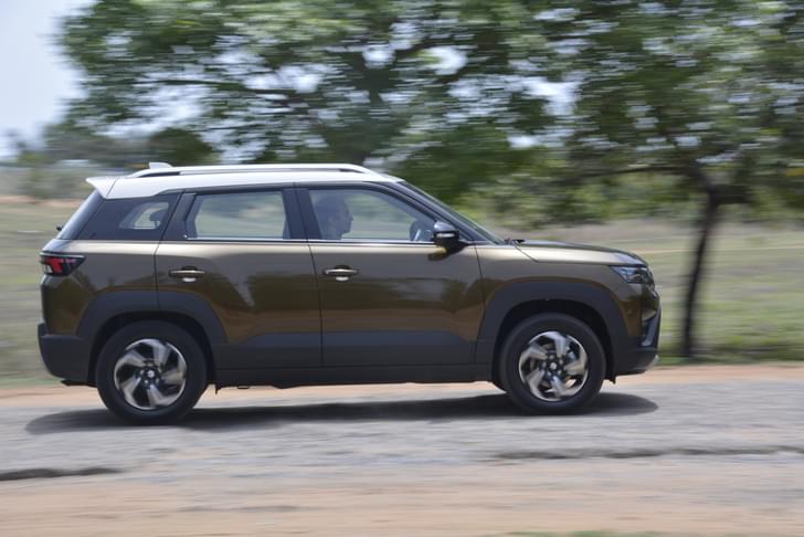 Maruti Suzuki Brezza Right Side View