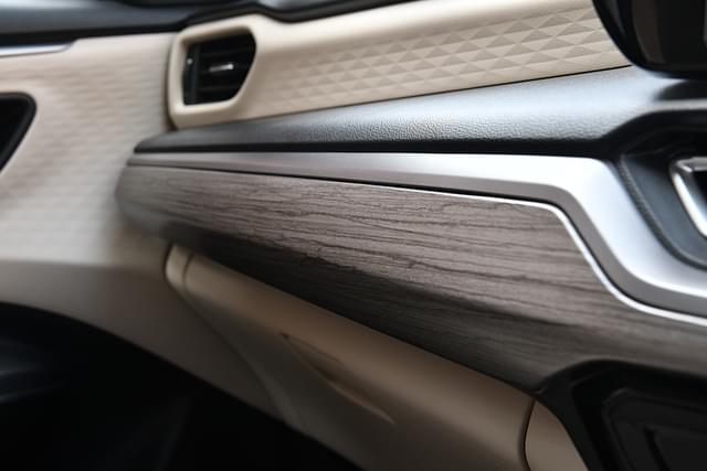 Dual Tone Dashboard Image - 7785