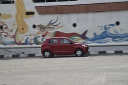 Maruti Suzuki Alto K10 Front Right Three Quarter