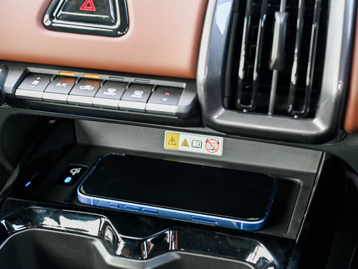 Maruti Suzuki E Vitara Wireless Phone Charging Maruti Suzuki E Vitara Wireless Phone Charging