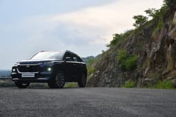 Maruti Suzuki Grand Vitara Front Left Three Quarter