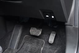 Maruti Suzuki Grand Vitara Foot Controls