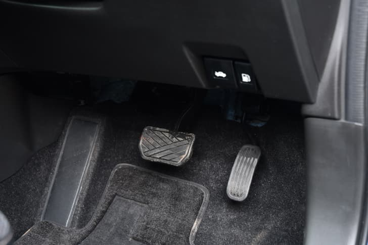 Maruti Suzuki Grand Vitara Foot Controls