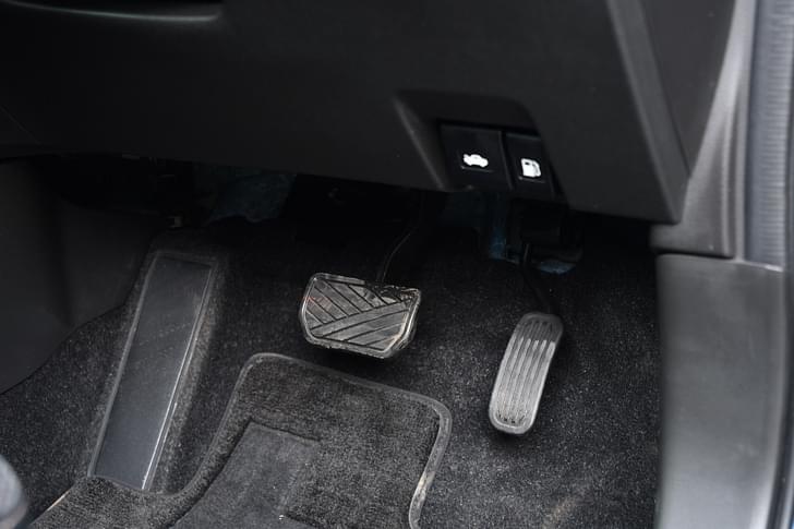 Maruti Suzuki Grand Vitara Foot Controls