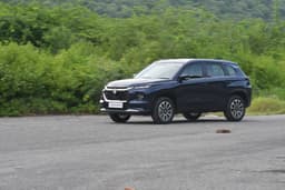 Maruti Suzuki Grand Vitara Front Right Three Quarter