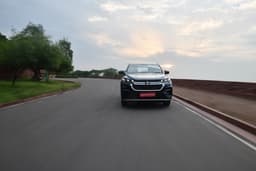 Maruti Suzuki Invicto Front View