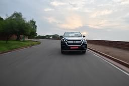 Maruti Suzuki Invicto Front View