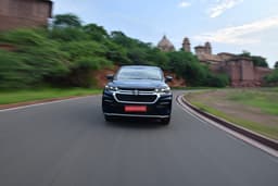 Maruti Suzuki Invicto Front View