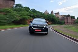 Maruti Suzuki Invicto Front View