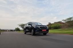 Maruti Suzuki Invicto Front View