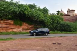 Maruti Suzuki Invicto Front Right Three Quarter