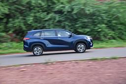Maruti Suzuki Invicto Color Blue