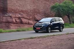Maruti Suzuki Invicto Front View