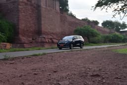 Maruti Suzuki Invicto Front View