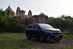 Maruti Suzuki Invicto Front View