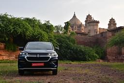 Maruti Suzuki Invicto Front View