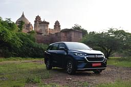 Maruti Suzuki Invicto Front View
