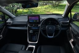 Maruti Suzuki Invicto Dashboard