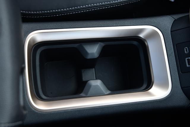 Center Console Cooled Storage Image - 4225