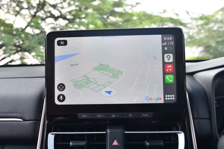 Maruti Suzuki Invicto Infotainment System
