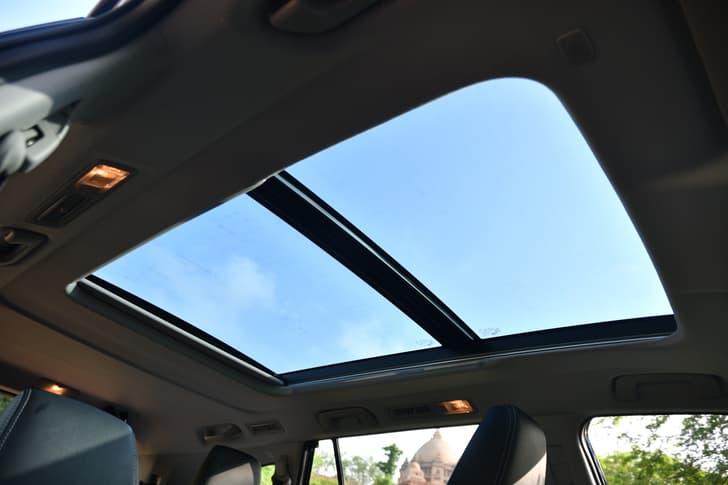Maruti Suzuki Invicto Sunroof