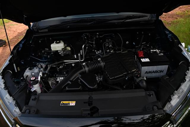 Open Bonnet Engine Shot Image - 4228