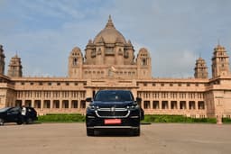 Maruti Suzuki Invicto Front View