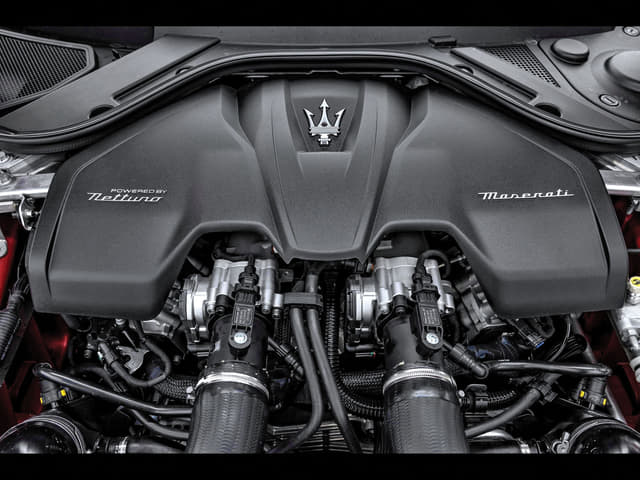 Open Bonnet Engine Shot Image - 8650
