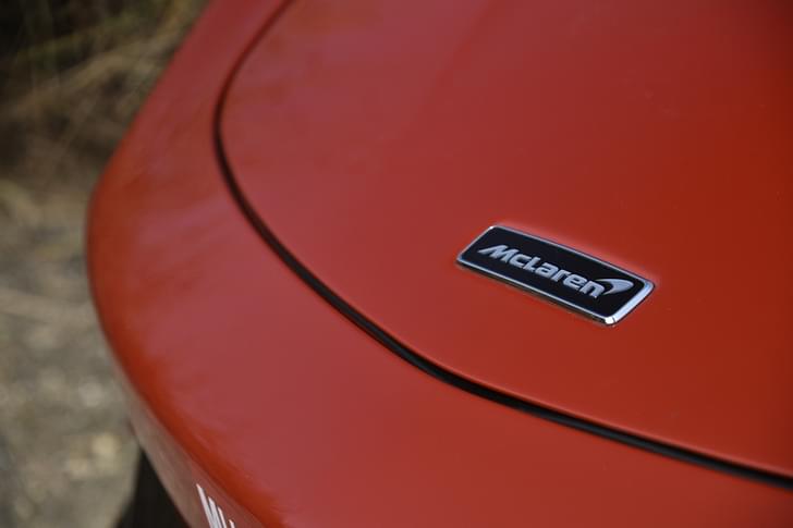 Mclaren Artura Color Red