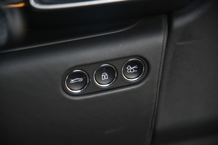 Mclaren Artura Door Controls