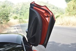 Mclaren Artura Color Black