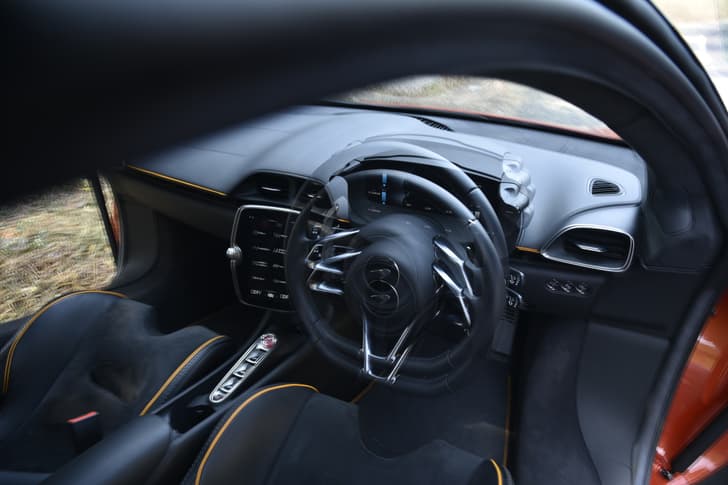Mclaren Artura Dashboard