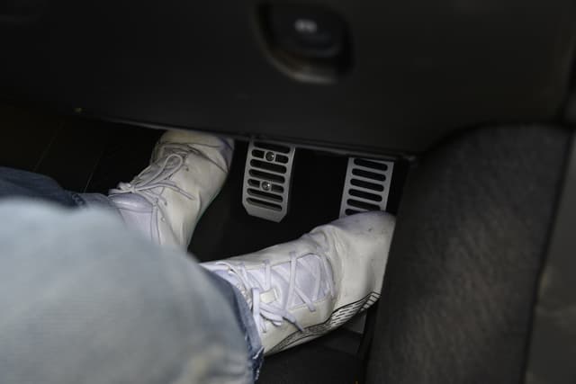 Foot Controls Image - 17100