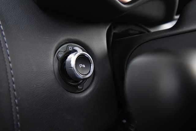 Leather Wrapped Gear Knob  Shift Selector Image - 8838