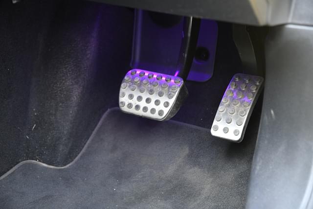 Foot Controls Image - 8689