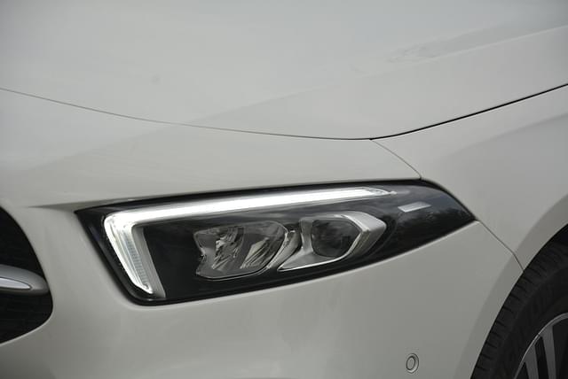 Headlight Image - 9402
