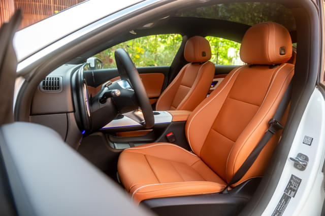 Front Row Adjustable Headrests Image - 19531