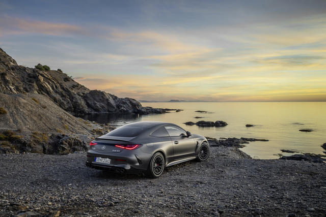 Front Right Three Quarter Image - 20294