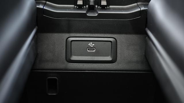 Charging Ports Image - 7693
