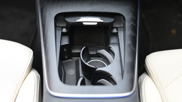 Charging Ports Image - 7705