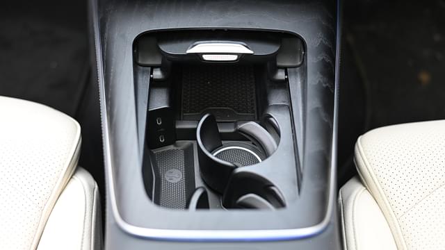 Charging Ports Image - 7705