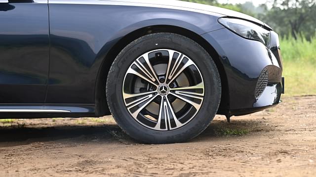 Alloy Wheels Image - 7777