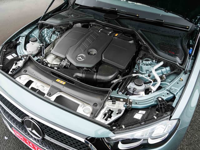 Open Bonnet Engine Shot Image - 30023