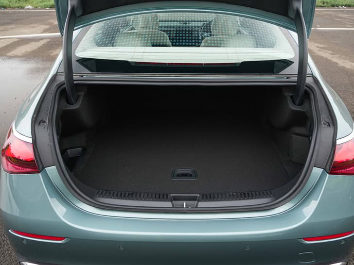 Mercedes Benz E Class Boot Open