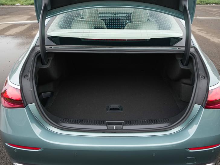 Mercedes Benz E Class Boot Open
