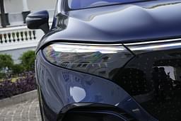 Mercedes Benz Eqs Suv Front Right Three Quarter