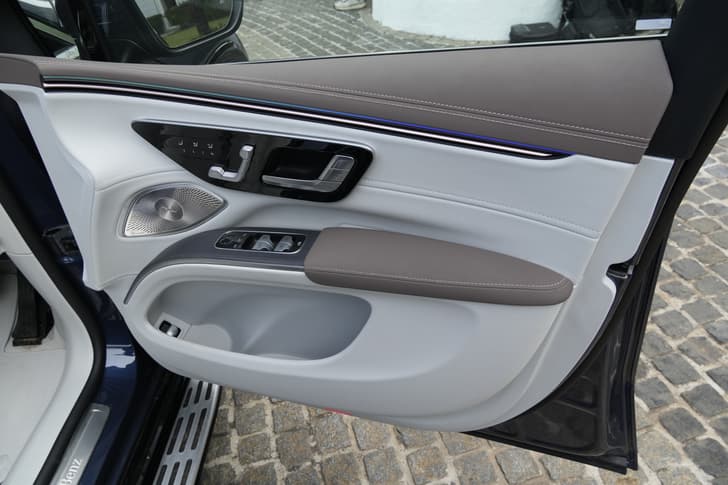 Mercedes Benz Eqs Suv Body Colored Bumpers
