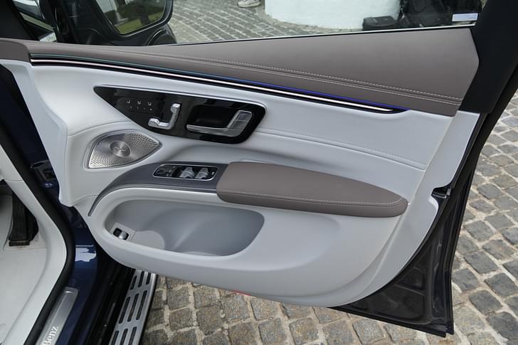 Mercedes Benz Eqs Suv Body Colored Bumpers