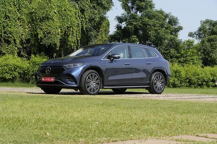 Mercedes Benz Eqs Suv Front Right Three Quarter