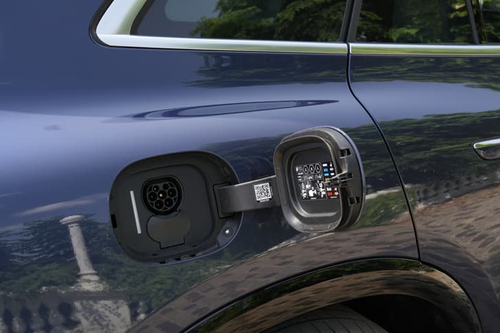 Mercedes Benz Eqs Suv Charging Ports